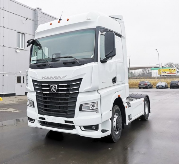 Тягач КАМАЗ 54901